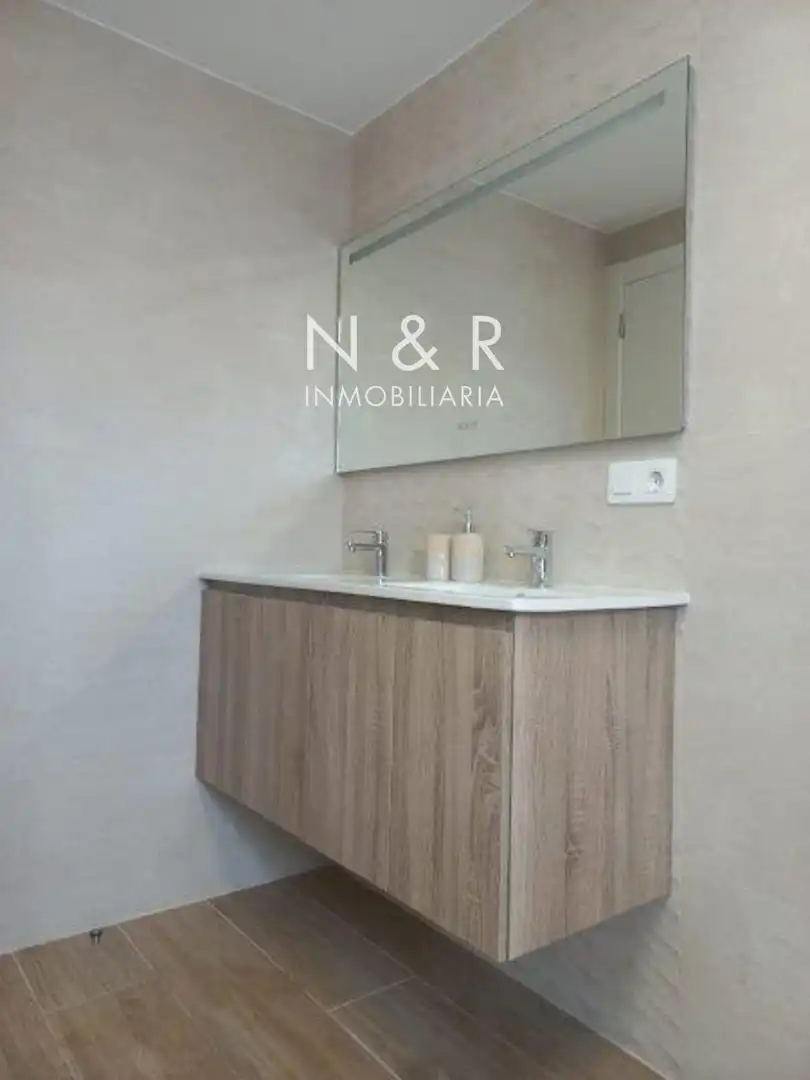 Baño de Ático de alquiler en Santiago de Compostela  con Calefacción, Terraza y Amueblado