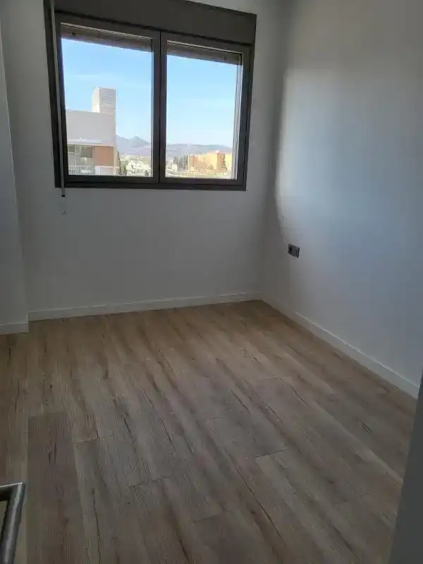 Schlafzimmer von Wohnung zur Miete in Granada mit Klimaanlage, Privatgarten und Parkett