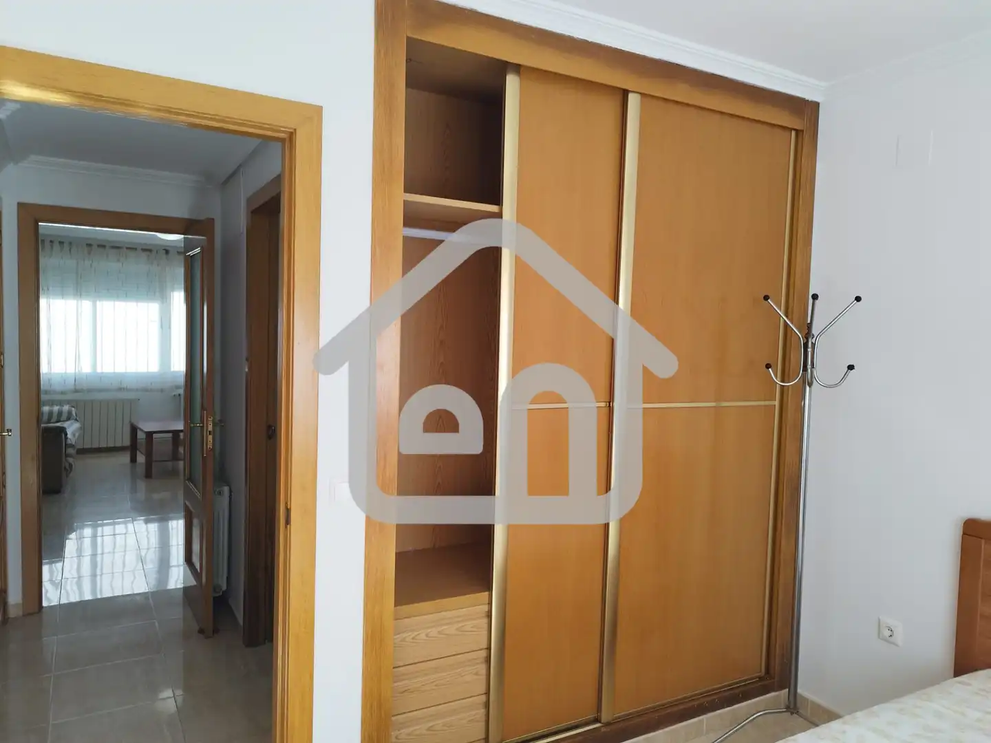 Casa adosada en venta en Calle Bodega, Requena