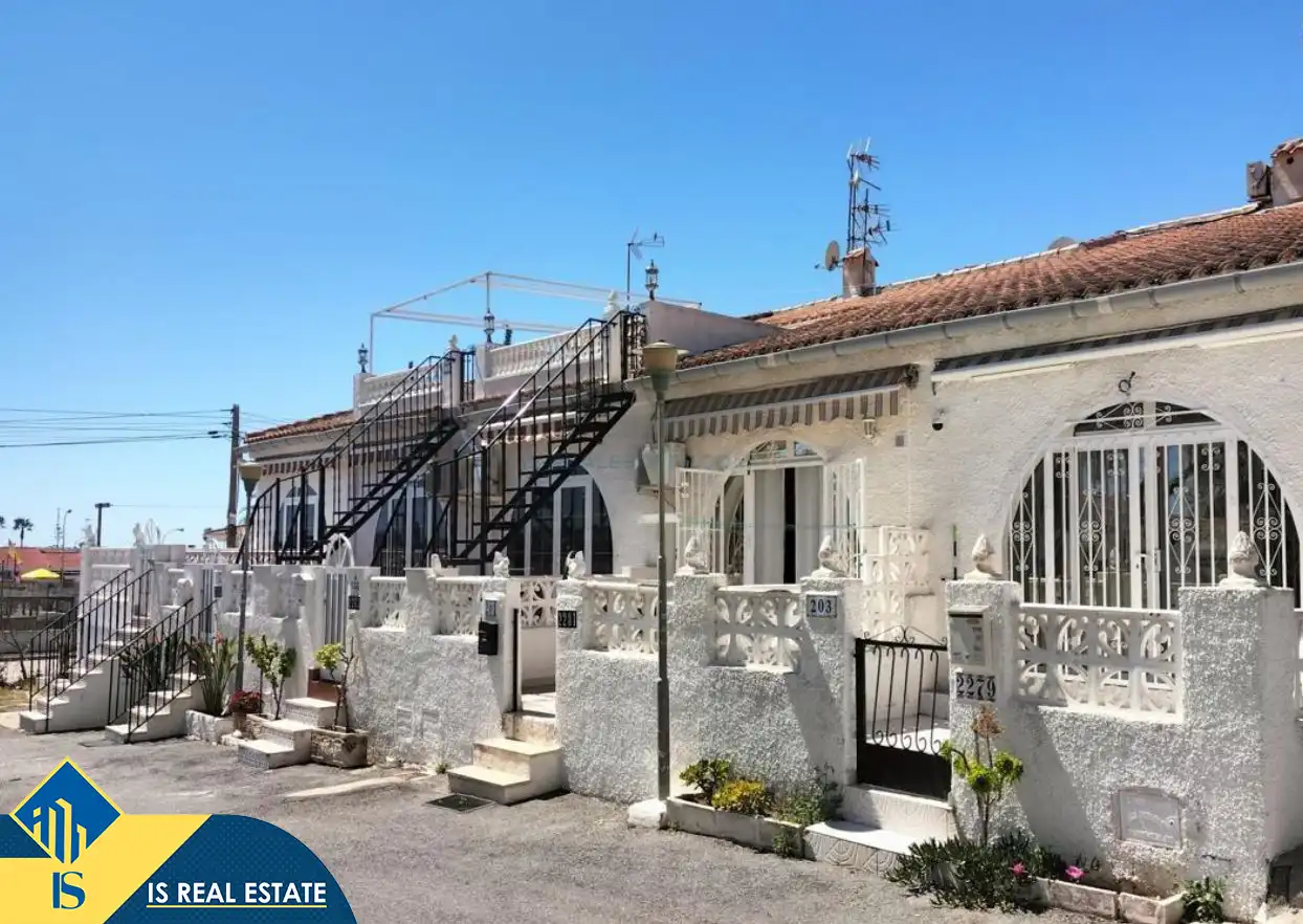 Vista exterior de Casa o chalet en venta en Torrevieja con Aire acondicionado, Calefacción y Jardín privado