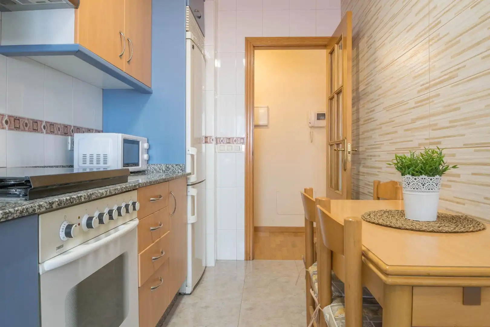 Küche von Wohnung zum Verkauf in Culleredo mit Heizung, Parkett und Abstellraum