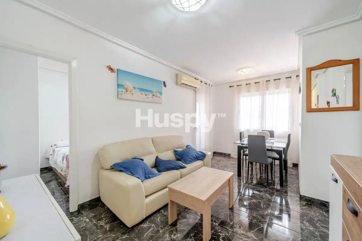 Flat with terrace for sale in Calle Moriones
