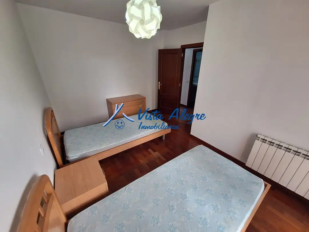 Schlafzimmer von Einfamilien-Reihenhaus zum Verkauf in Santo Domingo de la Calzada mit Heizung, Privatgarten und Terrasse
