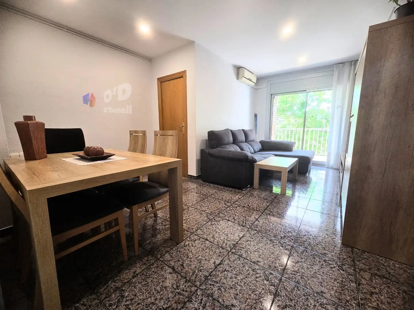 Living room of Flat for sale in Sant Boi de Llobregat  with Air Conditioner, Heating and Balcony