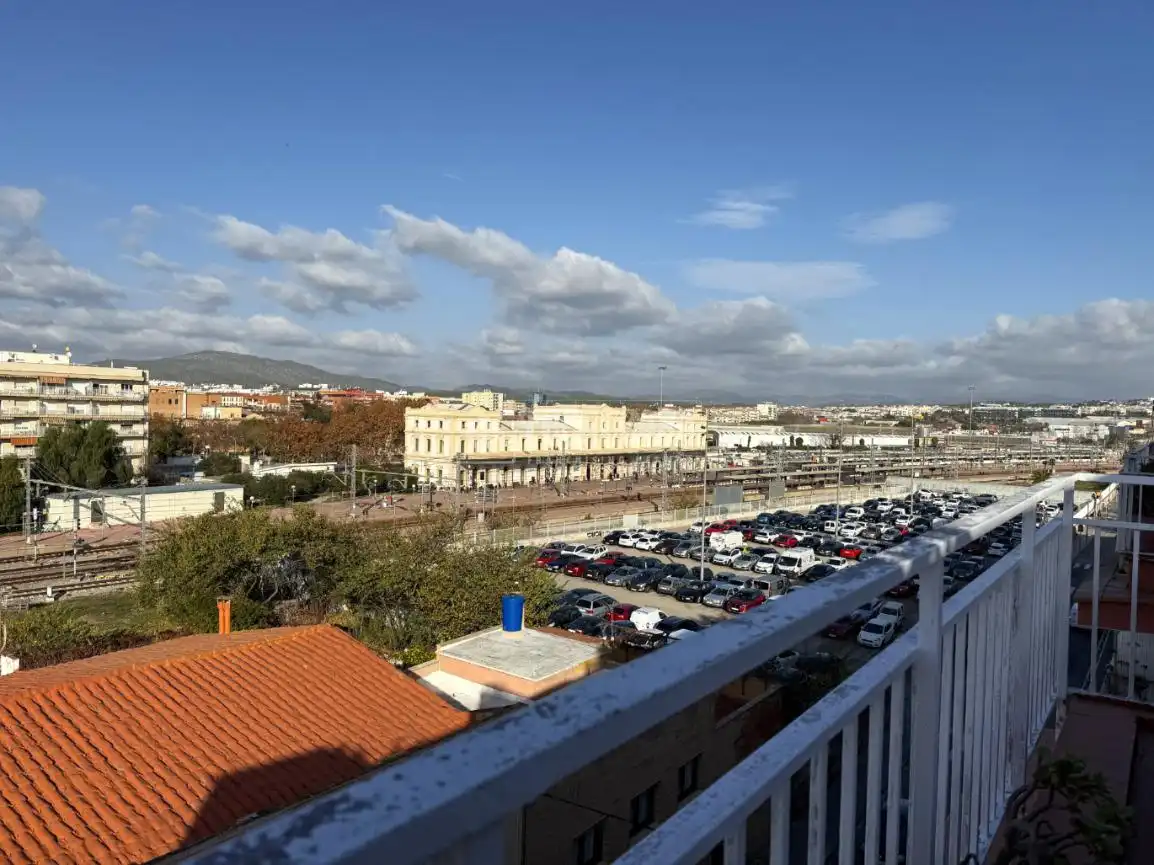 Parkplatz von Dachboden zum Verkauf in Vilanova i la Geltrú mit Parkett, Terrasse und Möbliert
