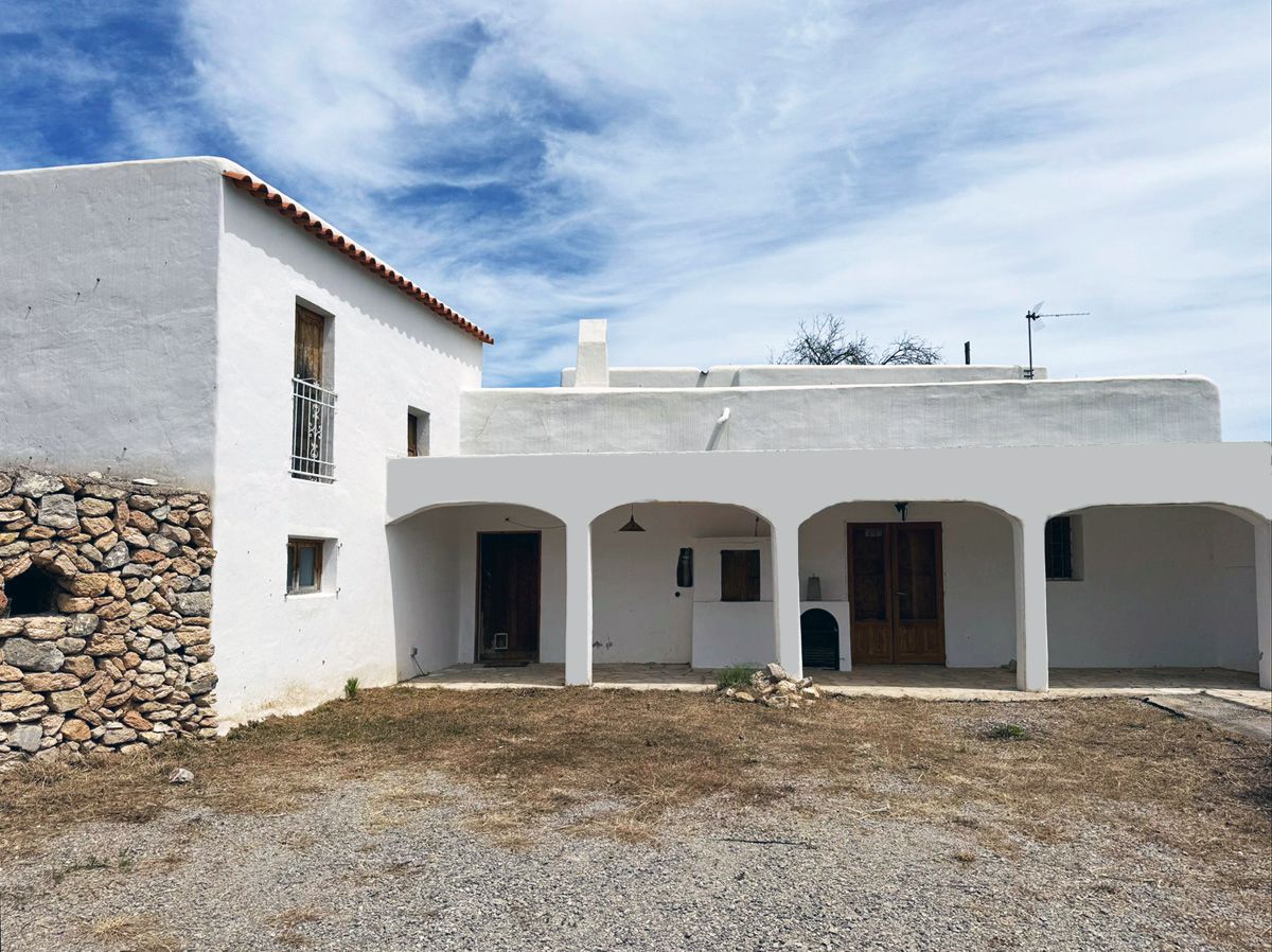 Vista exterior de Finca rústica en venda en Sant Joan de Labritja amb Jardí privat, Terrassa i Traster