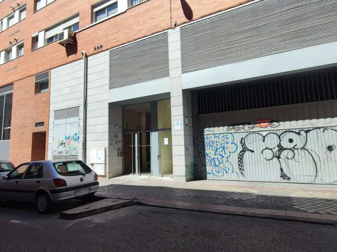 Vista exterior de Garaje de alquiler en Madrid