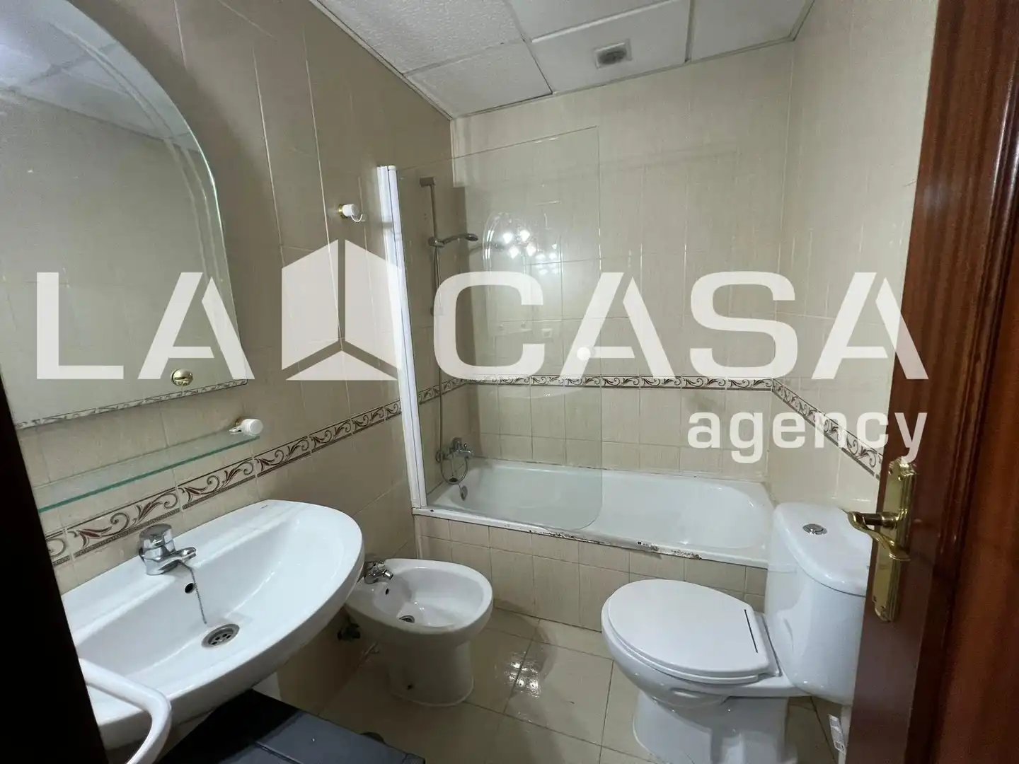 Bathroom of Flat for sale in Dos Hermanas  with Air Conditioner and Furnished