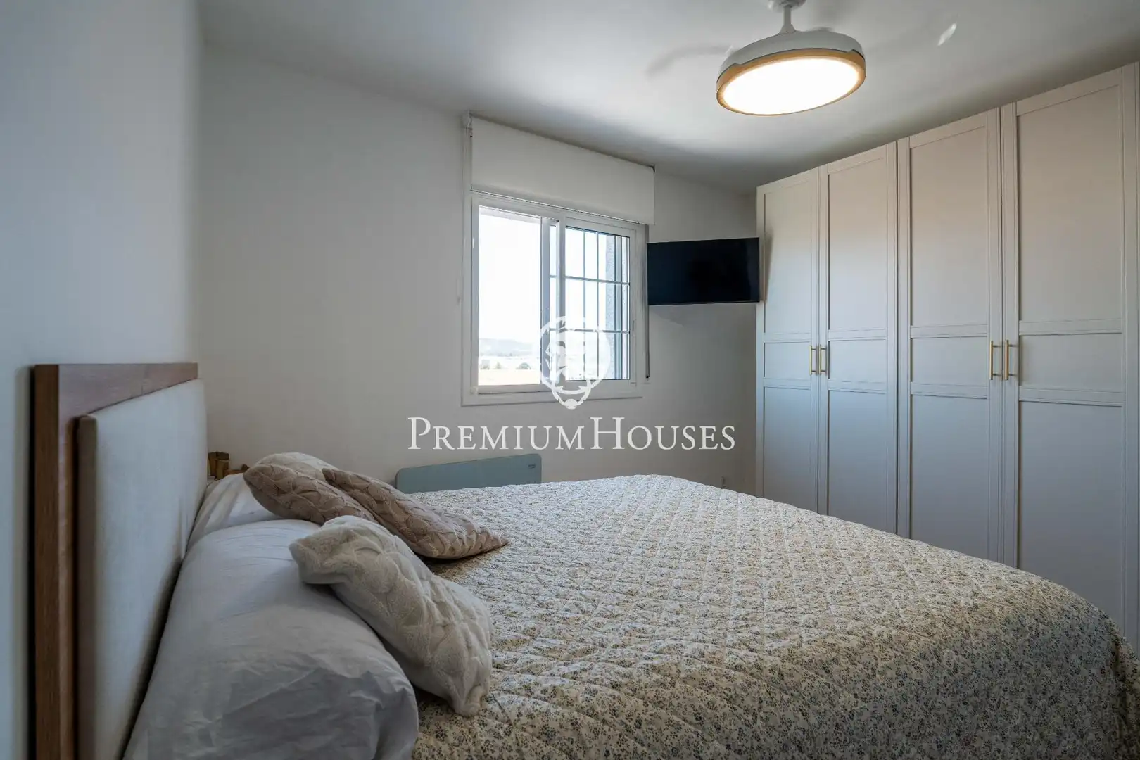Bedroom of Detached homes for sale in Vilanova i la Geltrú  with Air Conditioner, Heating and Storage room