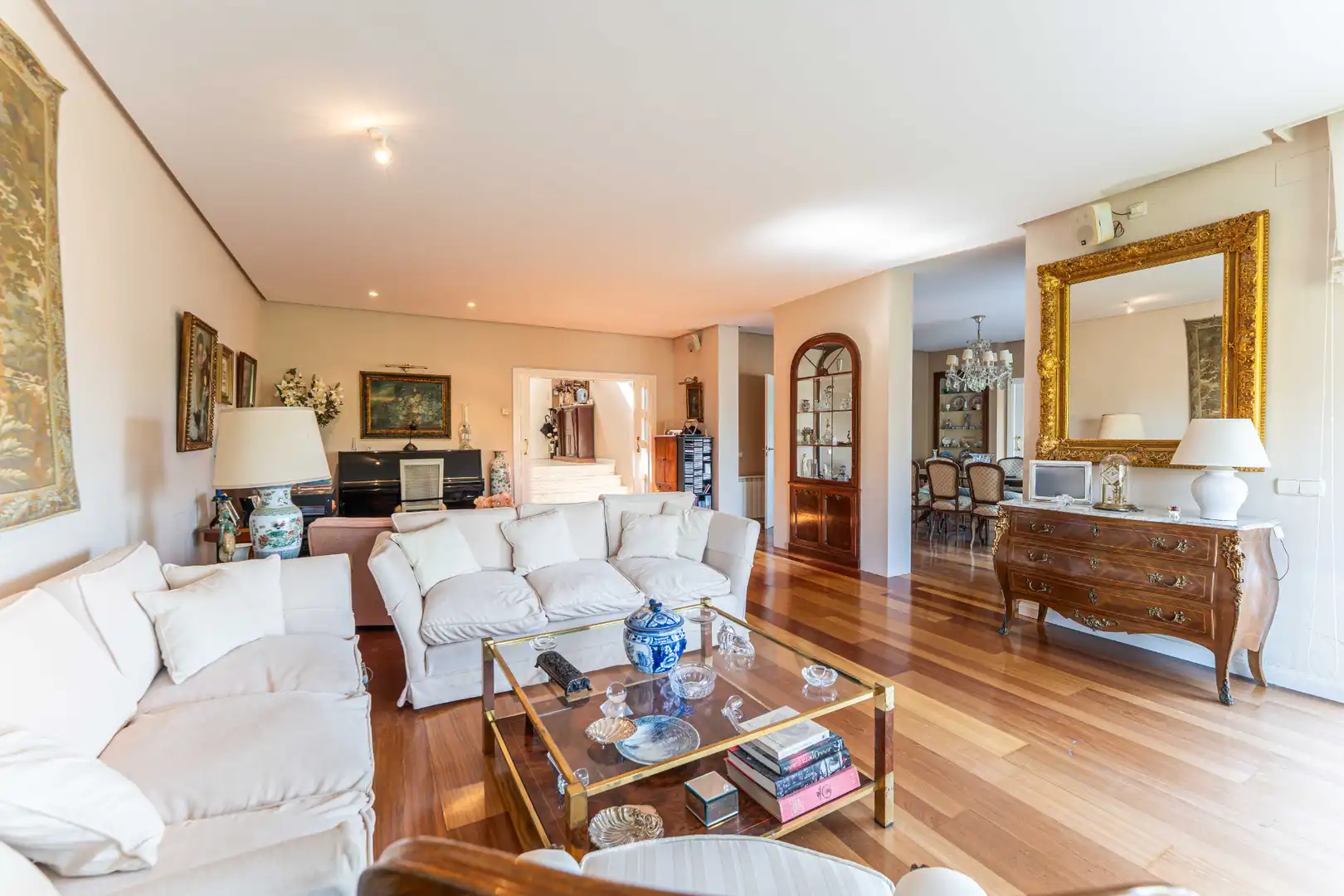 Sala d'estar de Casa o xalet en venda en Torrelodones amb Calefacció, Jardí privat i Parquet