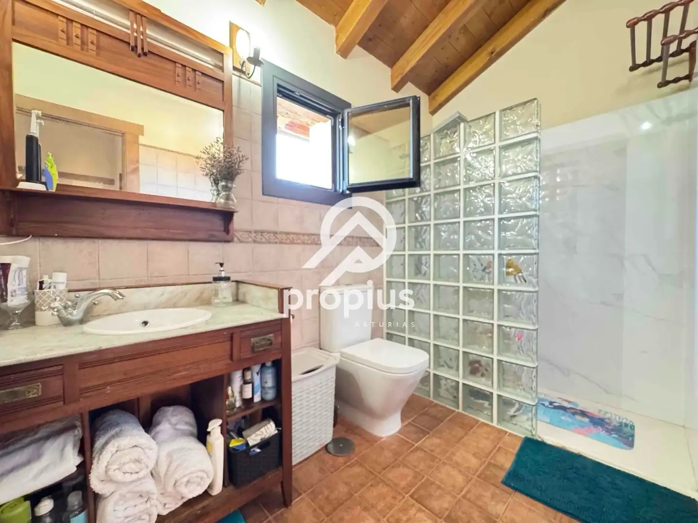 Bathroom of Houses for sale in Llanes  with Heating, Private garden and Parquet flooring