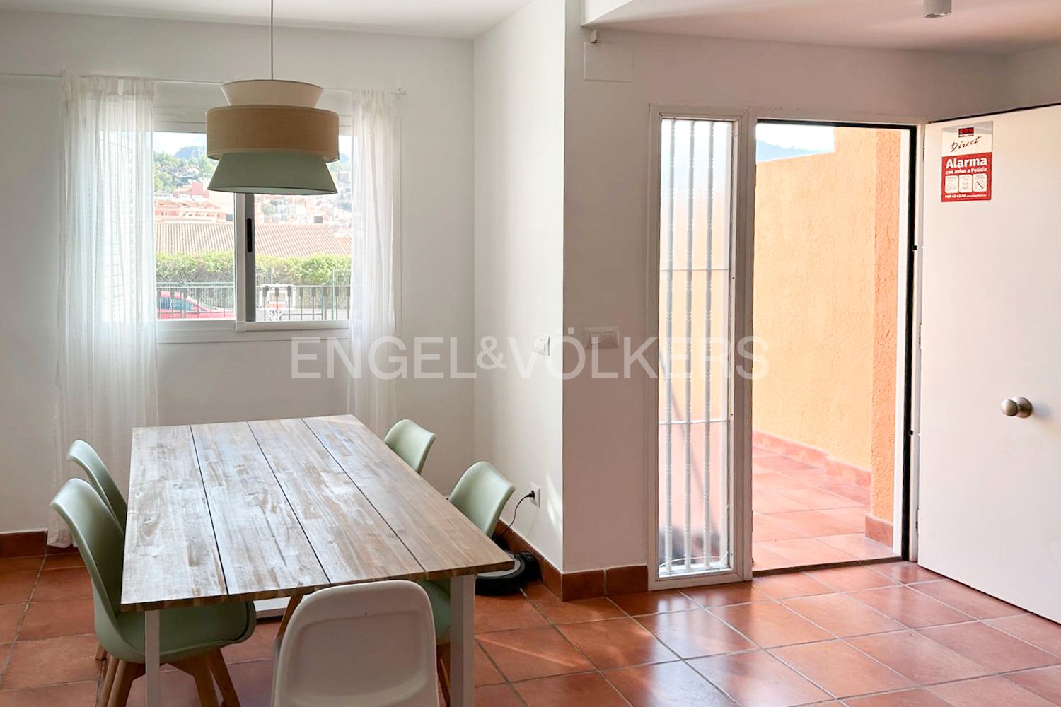 Menjador de Casa o xalet de lloguer en Serra amb Calefacció, Jardí privat i Terrassa