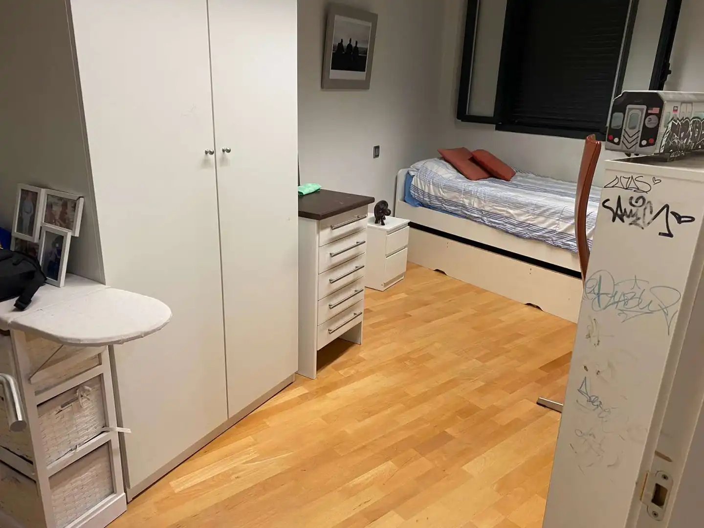 Bedroom of Flat for share in  Madrid Capital  with Air Conditioner, Terrace and Furnished