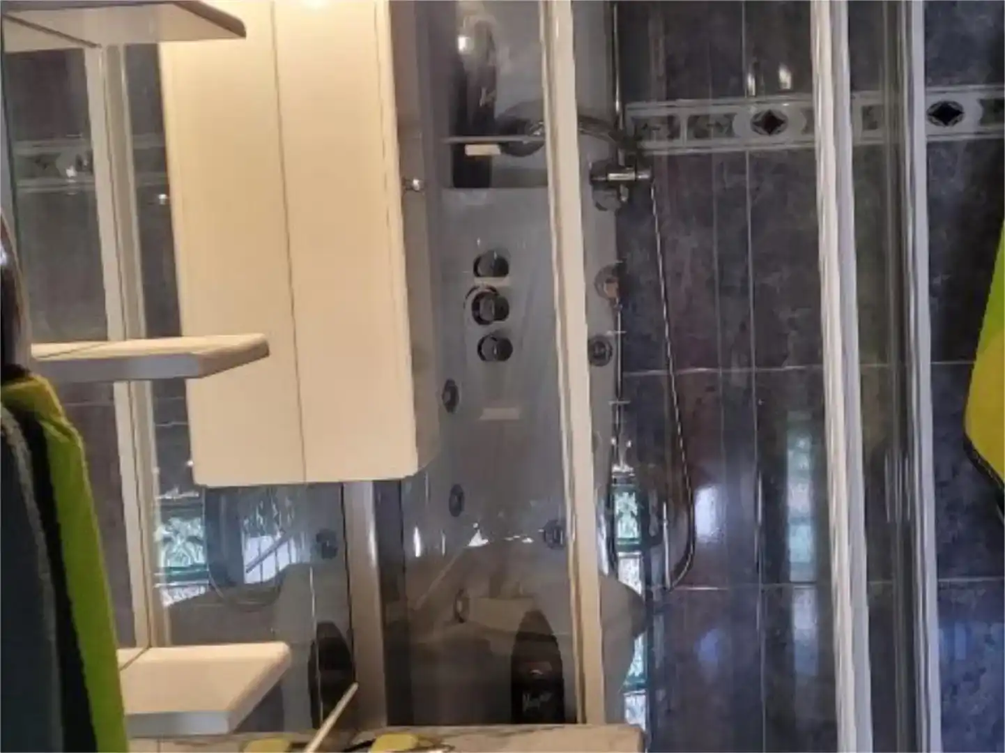 Badezimmer von Fabrikhallen zum Verkauf in Vicién