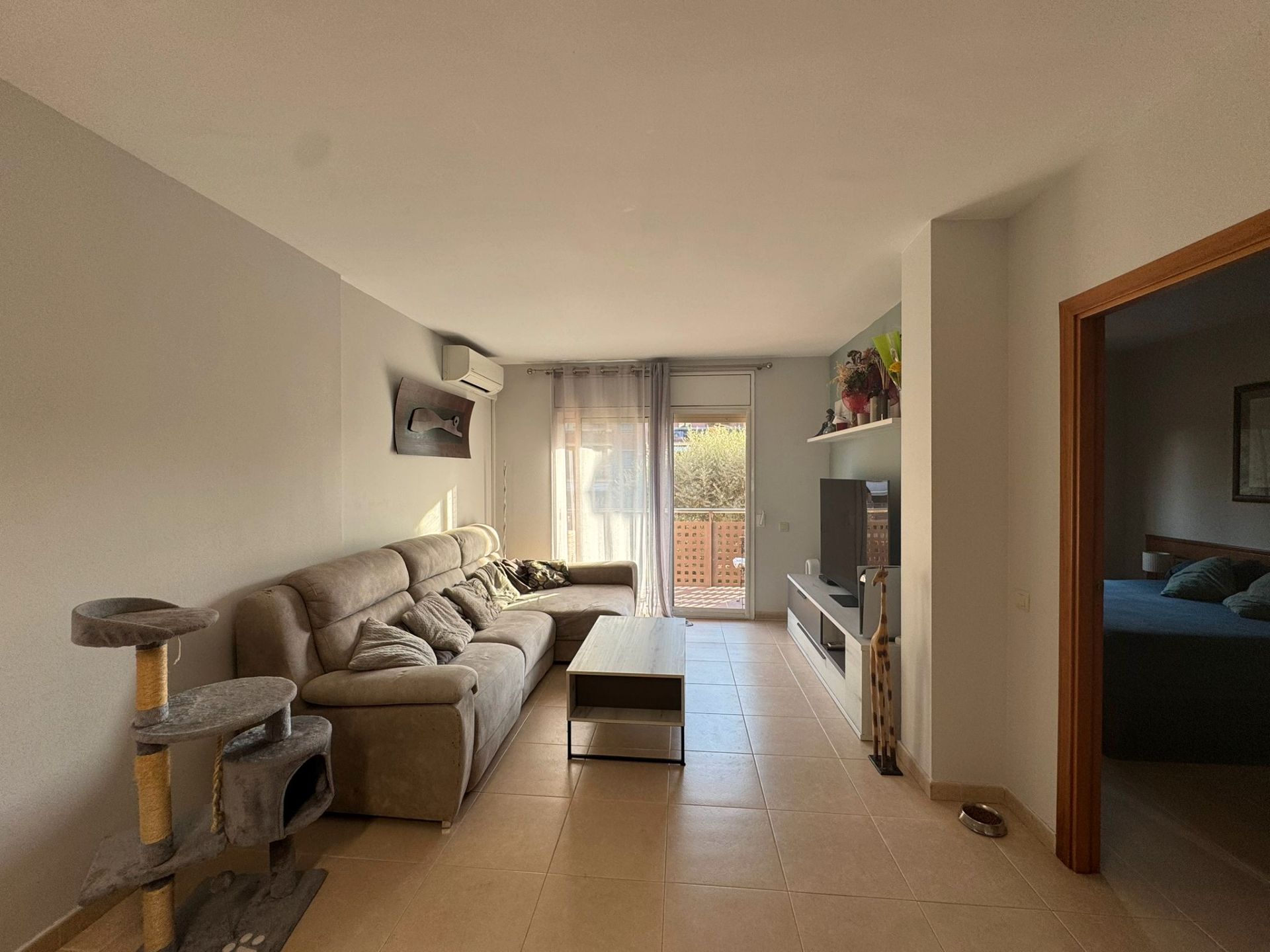 Living room of Flat for sale in Sant Cugat del Vallès  with Air Conditioner, Heating and Storage room