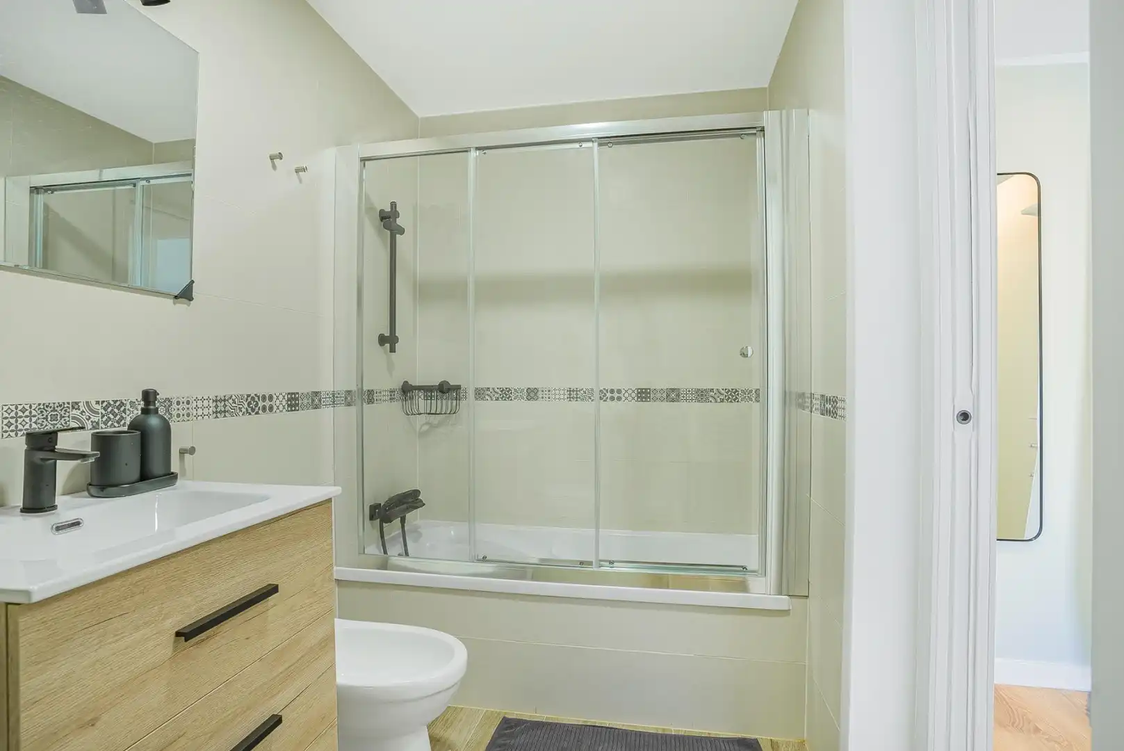 Bathroom of Flat for sale in Torremolinos  with Air Conditioner, Private garden and Terrace