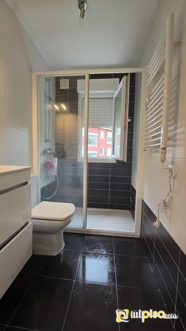 Badezimmer von Wohnung zur Miete in Laredo mit Möbliert