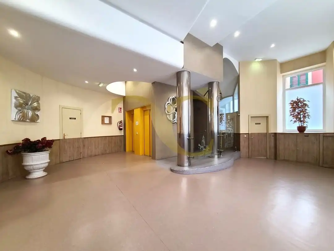 Apartament en venda en Gijón  amb Calefacció, Moblat i Balcó