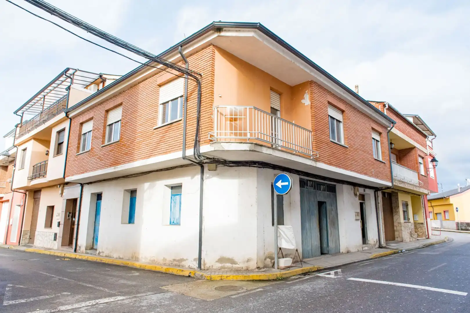 Vista exterior de Casa o xalet en venda en Cacabelos amb Calefacció i Terrassa
