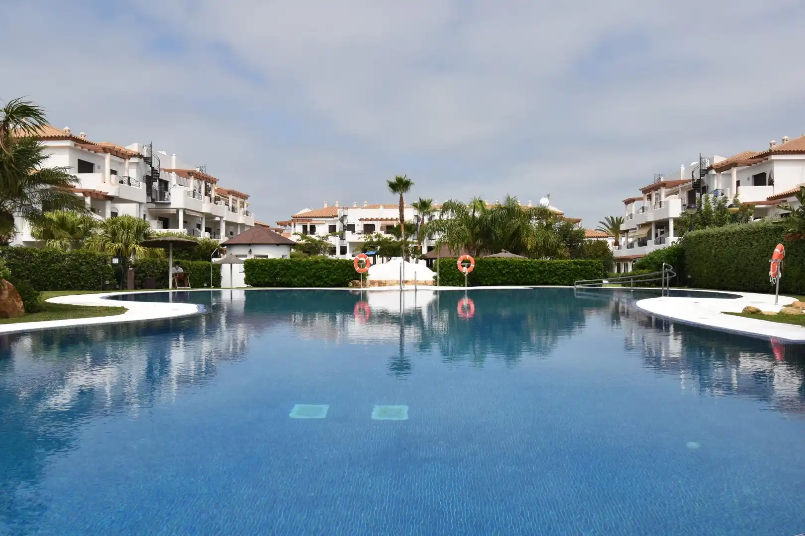 Piscina de Ático en venta en Chiclana de la Frontera con Jardín privado, Terraza y Amueblado