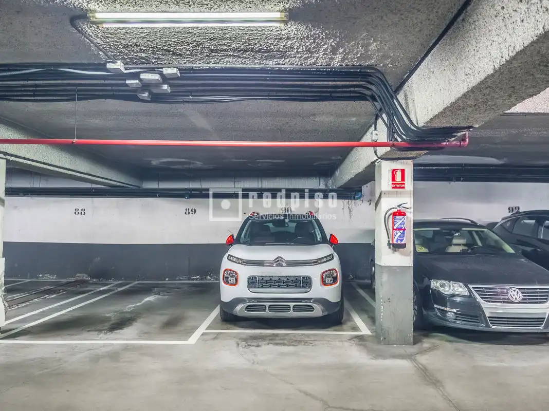 Parking of Flat for sale in Madrid  with Heating, Private garden and Parquet flooring