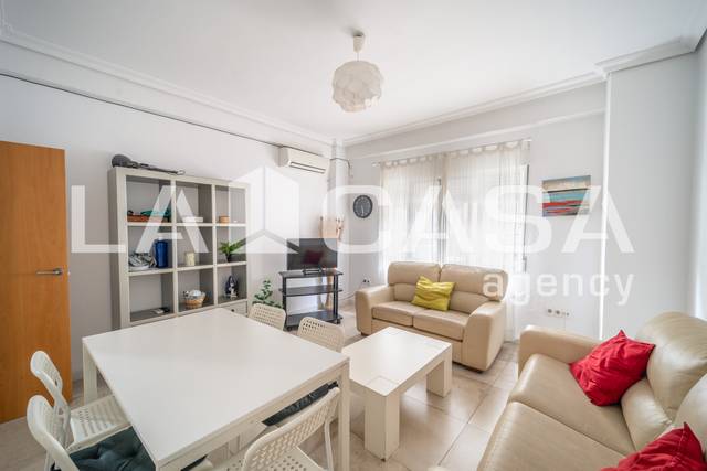 Piso en Venta en Calle Tarfia en Sector Sur  - La Palmera - Reina Mercedes