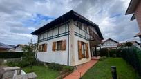 Vista exterior de Casa o xalet en venda en Castro-Urdiales amb Calefacció, Jardí privat i Parquet