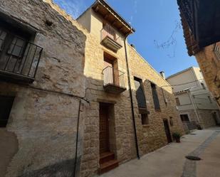 Vista exterior de Casa adosada en venda en Cretas amb Terrassa i Balcó