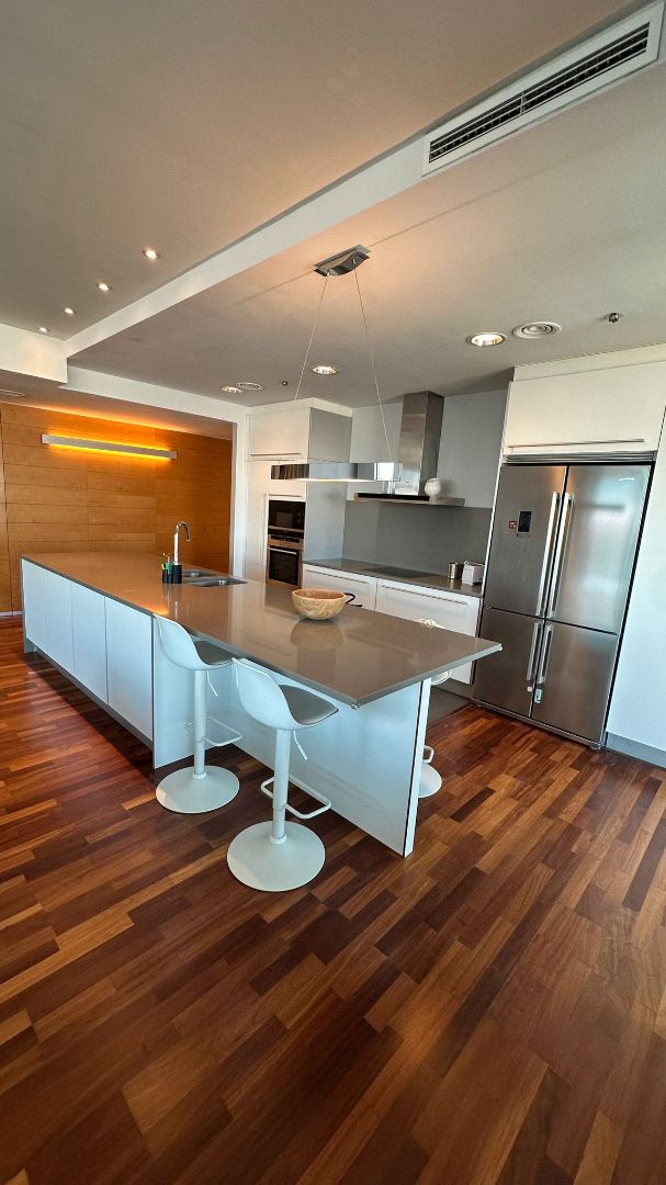 Cuina de Pis de lloguer en  Barcelona Capital amb Terrassa, Moblat i Forn