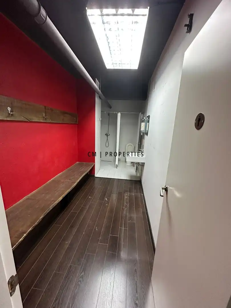 Commercial properties for sale in Valencia  with Air Conditioner