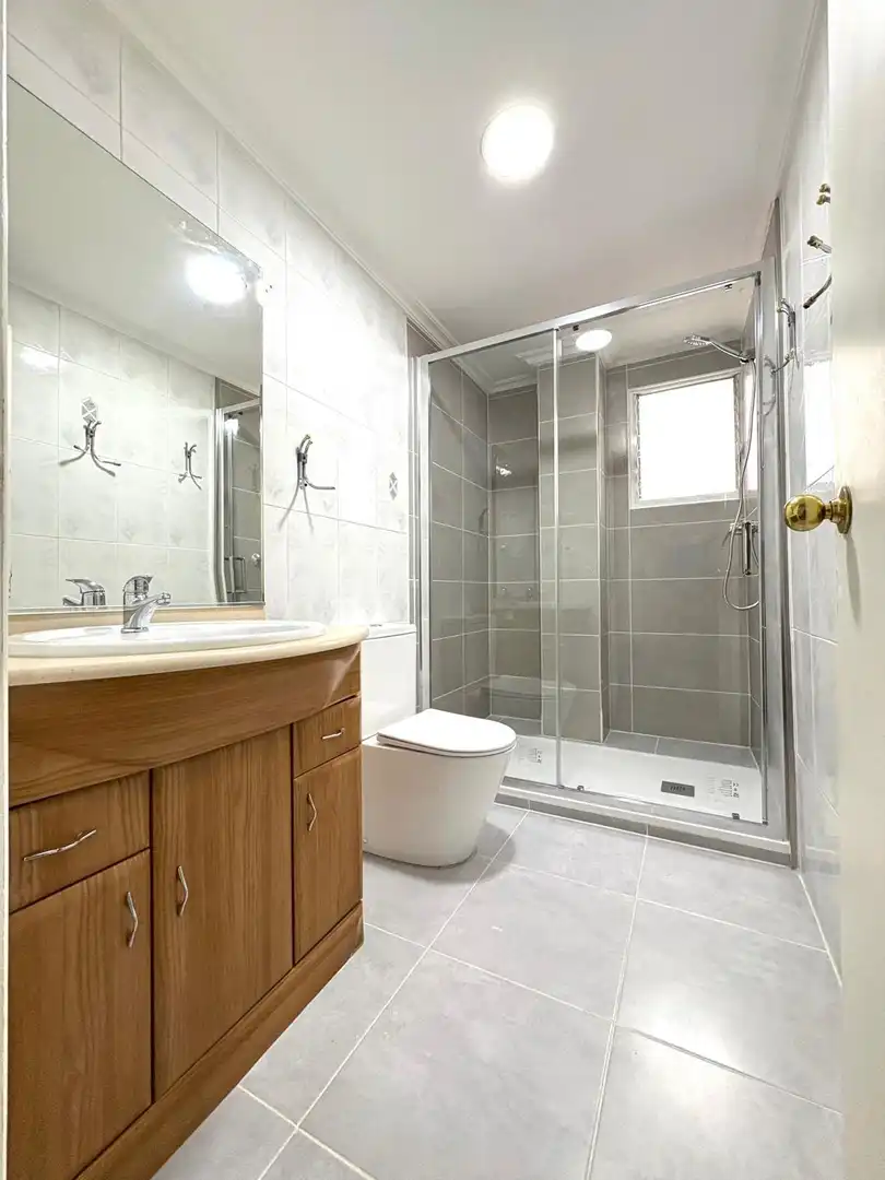 Badezimmer von Wohnung zum Verkauf in Elche / Elx mit Möbliert und Balkon