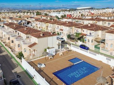 Villa zum Verkauf in Zona Carrefour - Urbanizaciones