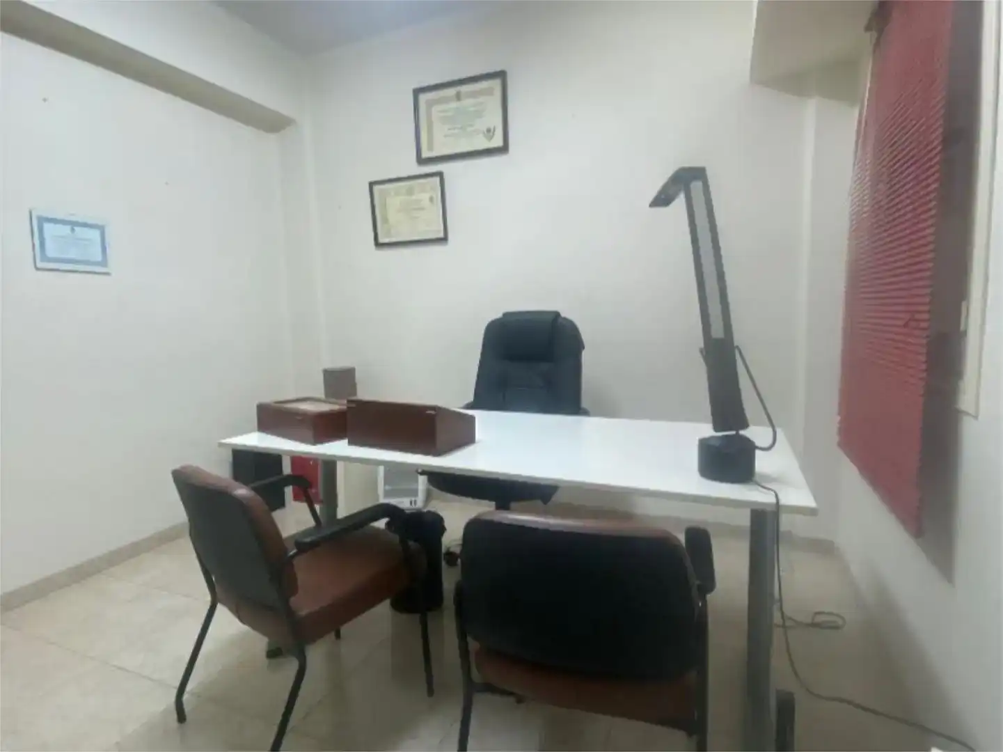 Büro zur Miete in Sevilla mit Klimaanlage und Balkon