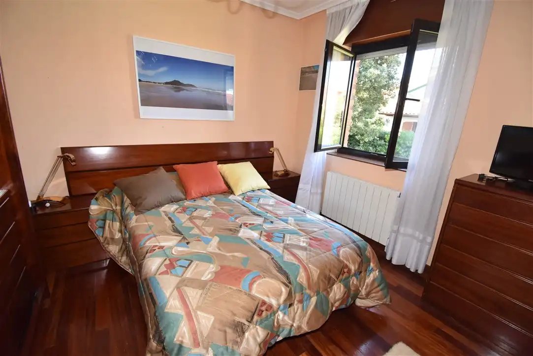 Bedroom of Houses for sale in Argoños   with Heating, Private garden and Terrace