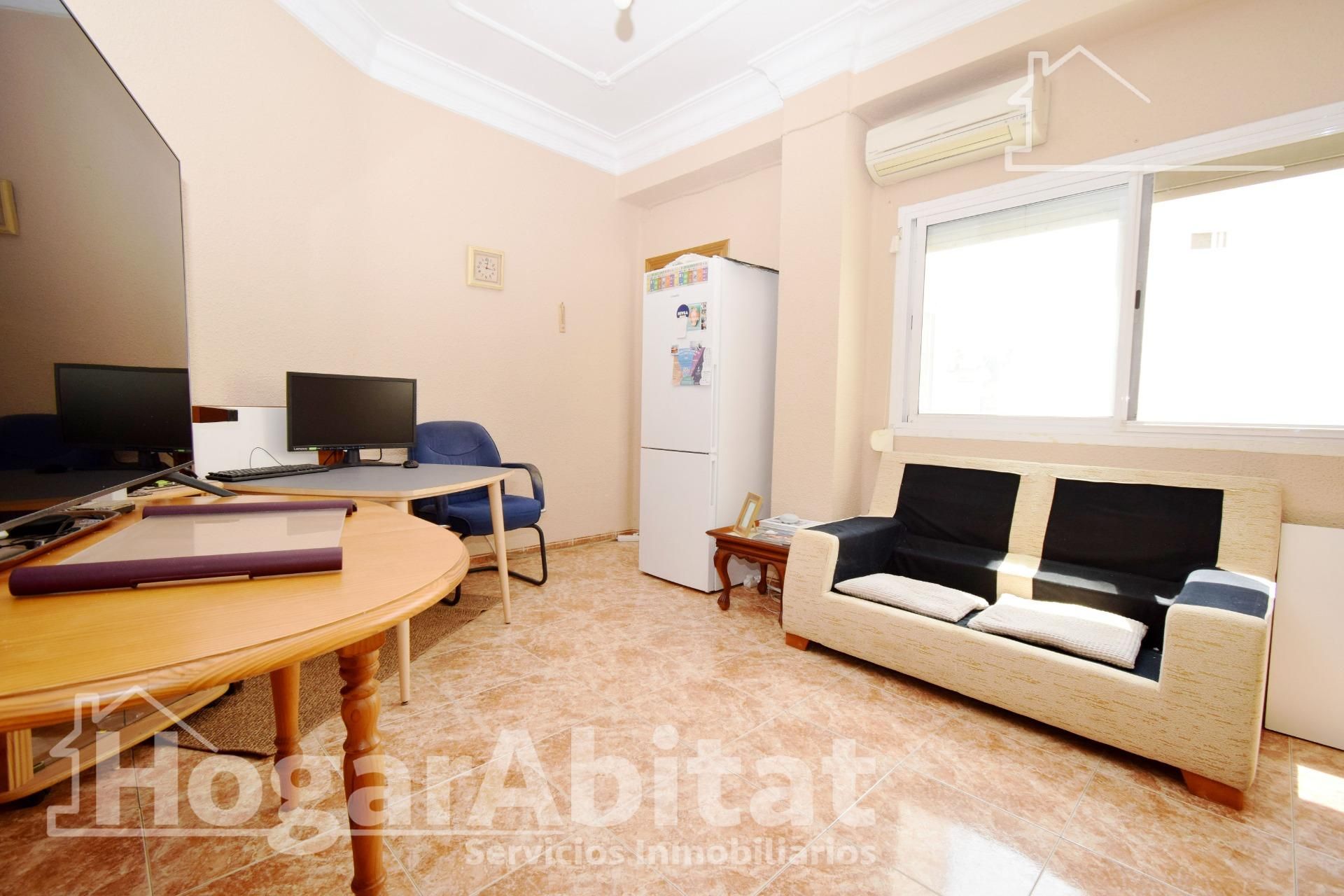 Living room of Flat for sale in  Valencia Capital  with Air Conditioner, Heating and Balcony