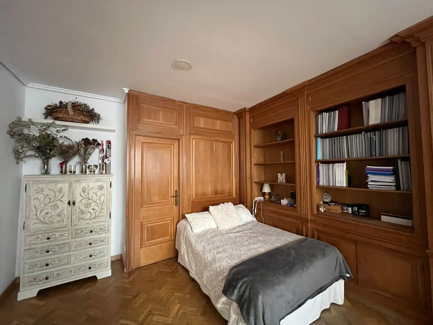 Dormitori de Pis de lloguer en Valencia amb Aire condicionat, Calefacció i Parquet