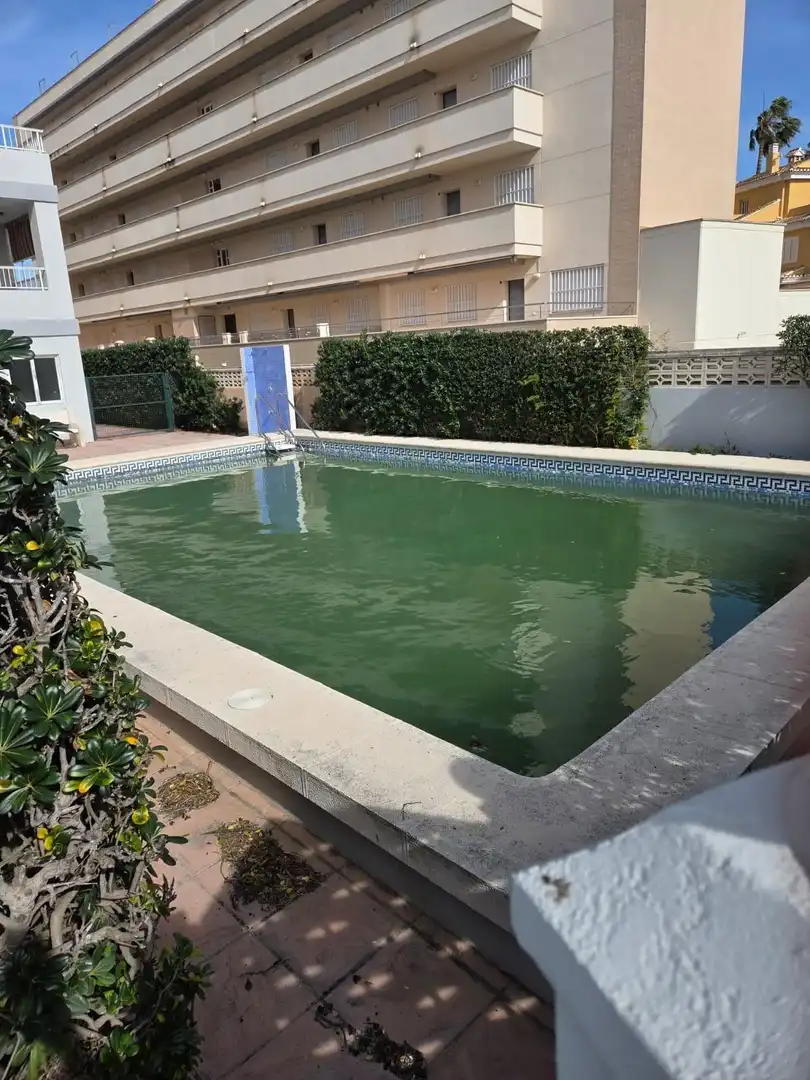 Piscina de Casa adosada en venta en Sueca con Aire acondicionado, Terraza y Amueblado