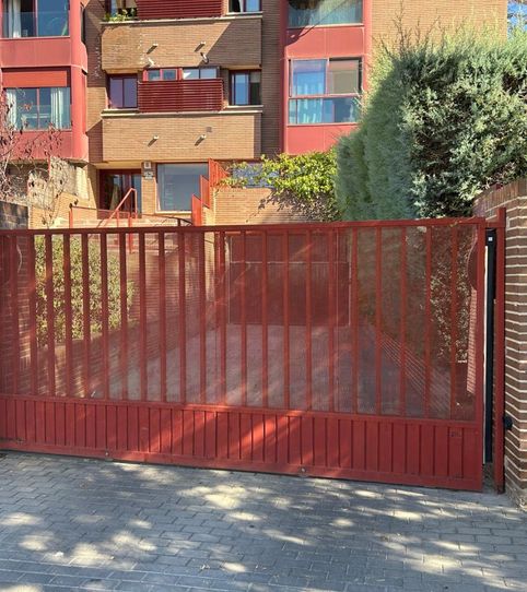 Foto 2 de Garatge de lloguer a Avenida del Ventisquero de la Condesa, 10, Mirasierra, Madrid Capital