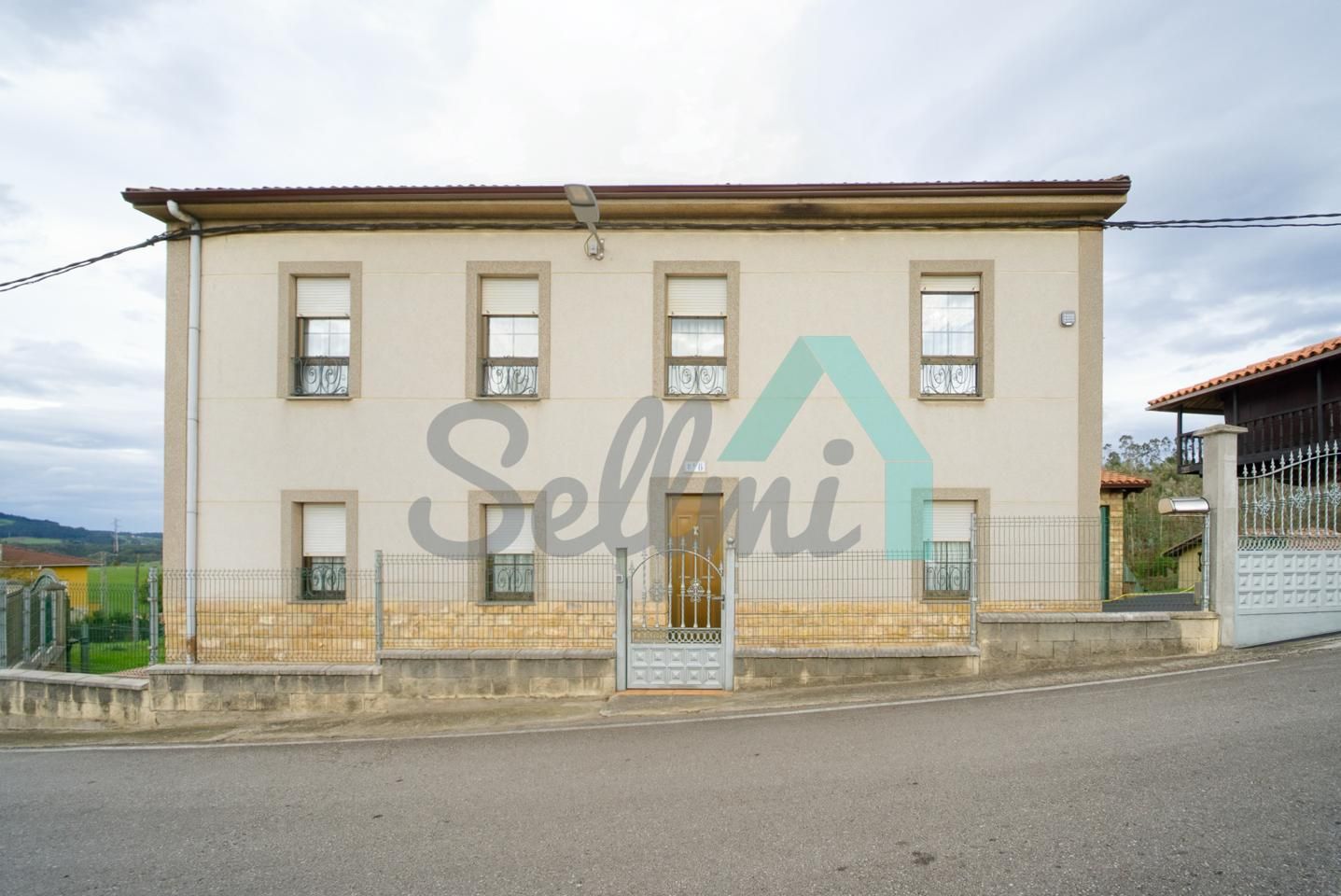 Vista exterior de Casa o xalet en venda en Corvera de Asturias amb Calefacció i Jardí privat