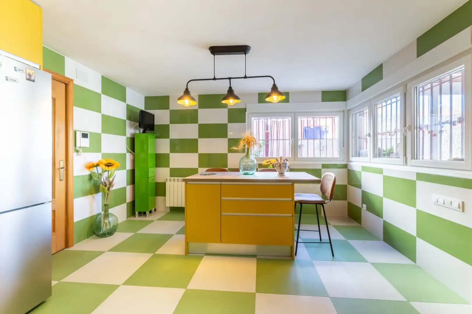 Cocina de Casa adosada en venta en Madrid con Aire acondicionado, Calefacción y Jardín privado