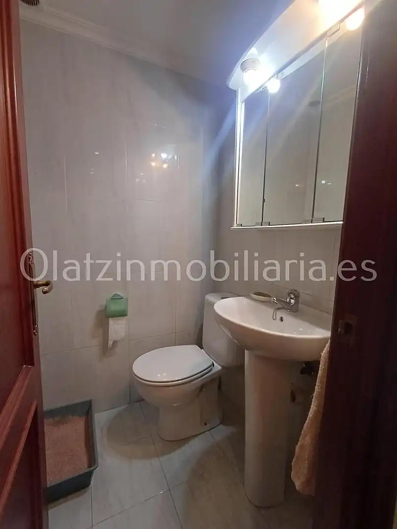 Bathroom of Flat for sale in Bilbao   with Heating, Terrace and Balcony