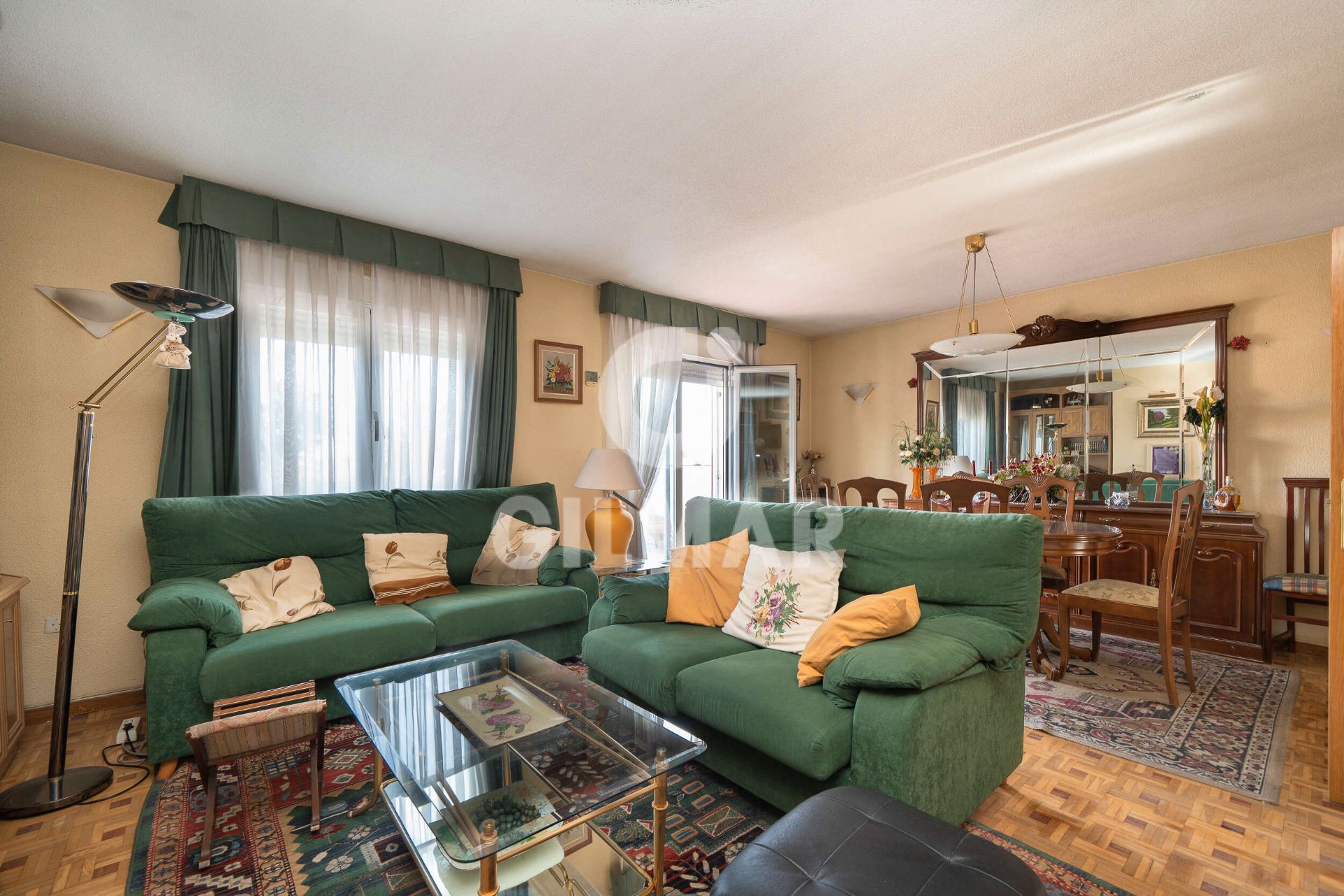 Living room of Single-family semi-detached for sale in  Madrid Capital  with Heating, Private garden and Parquet flooring