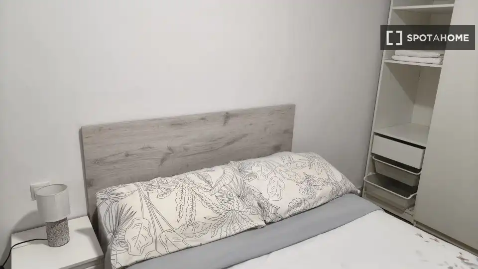 Bedroom of Flat for share in Bilbao   with Air Conditioner, Heating and Furnished