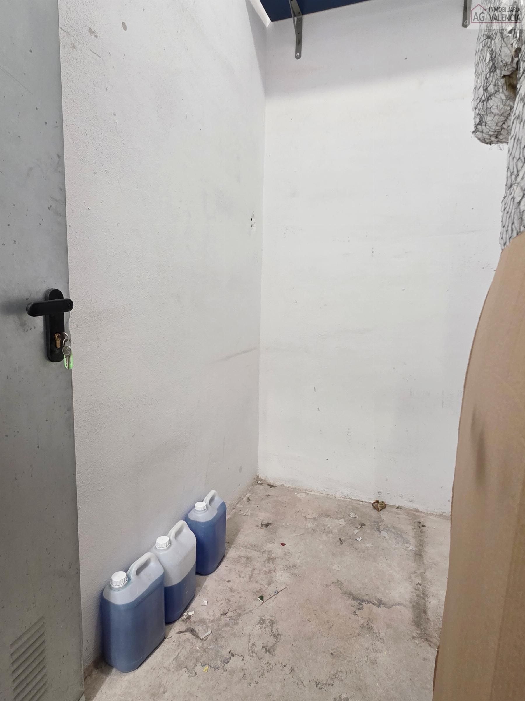 Box room to rent in  Valencia Capital