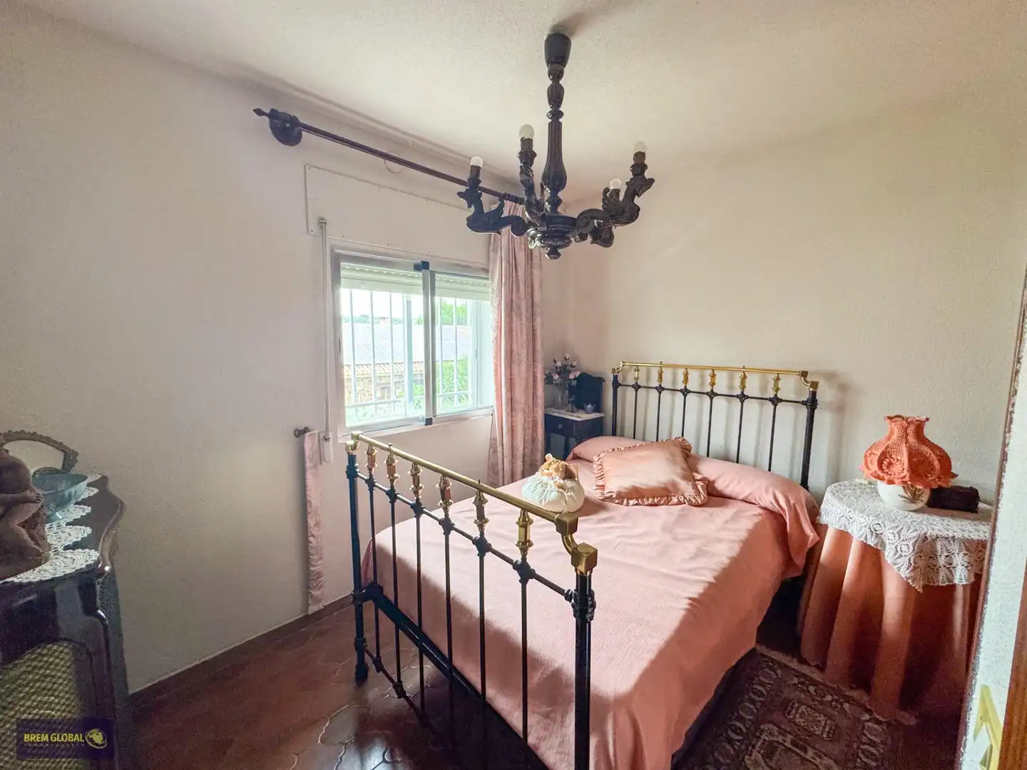 Dormitori de Casa o xalet en venda en Cabanillas de la Sierra amb Jardí privat, Traster i Piscina