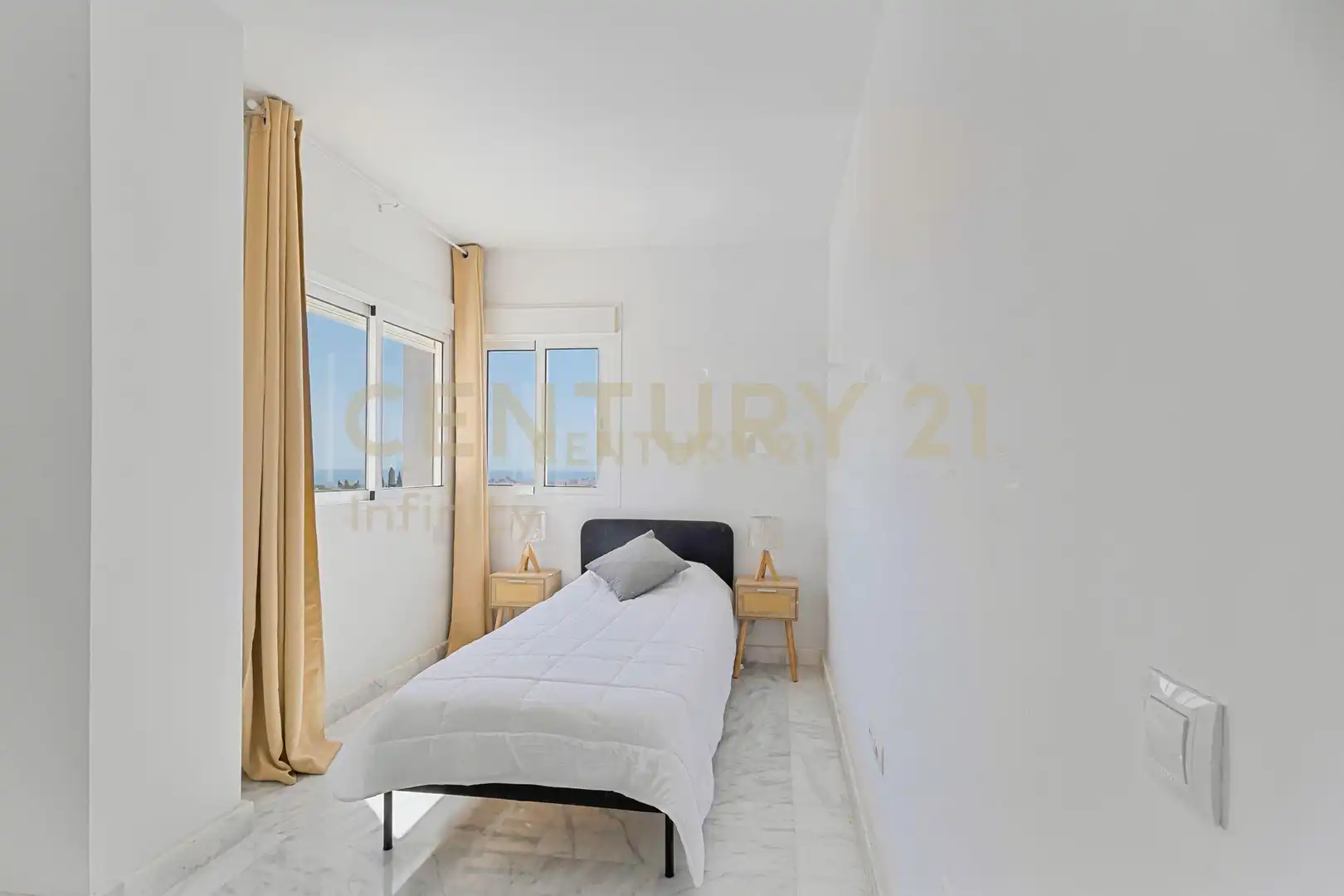 Dormitori de Casa adosada en venda en Mijas amb Aire condicionat, Jardí privat i Traster