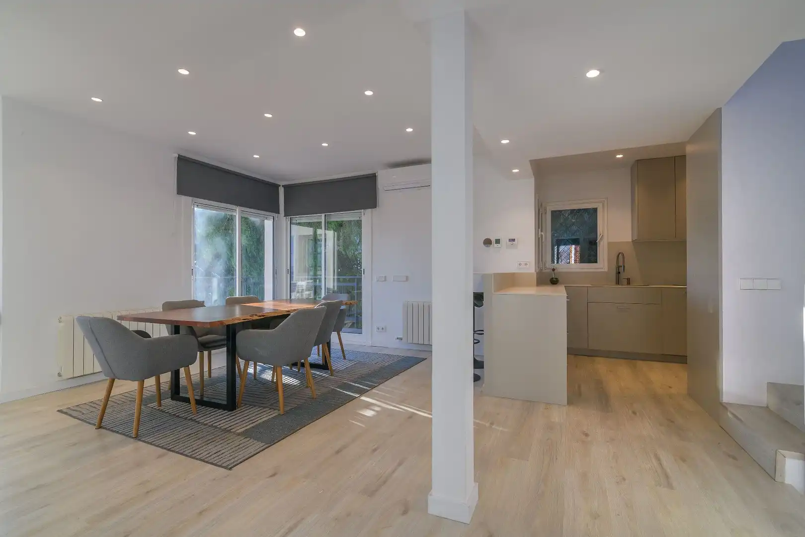 Menjador de Casa o xalet de lloguer en Castelldefels amb Aire condicionat, Calefacció i Jardí privat