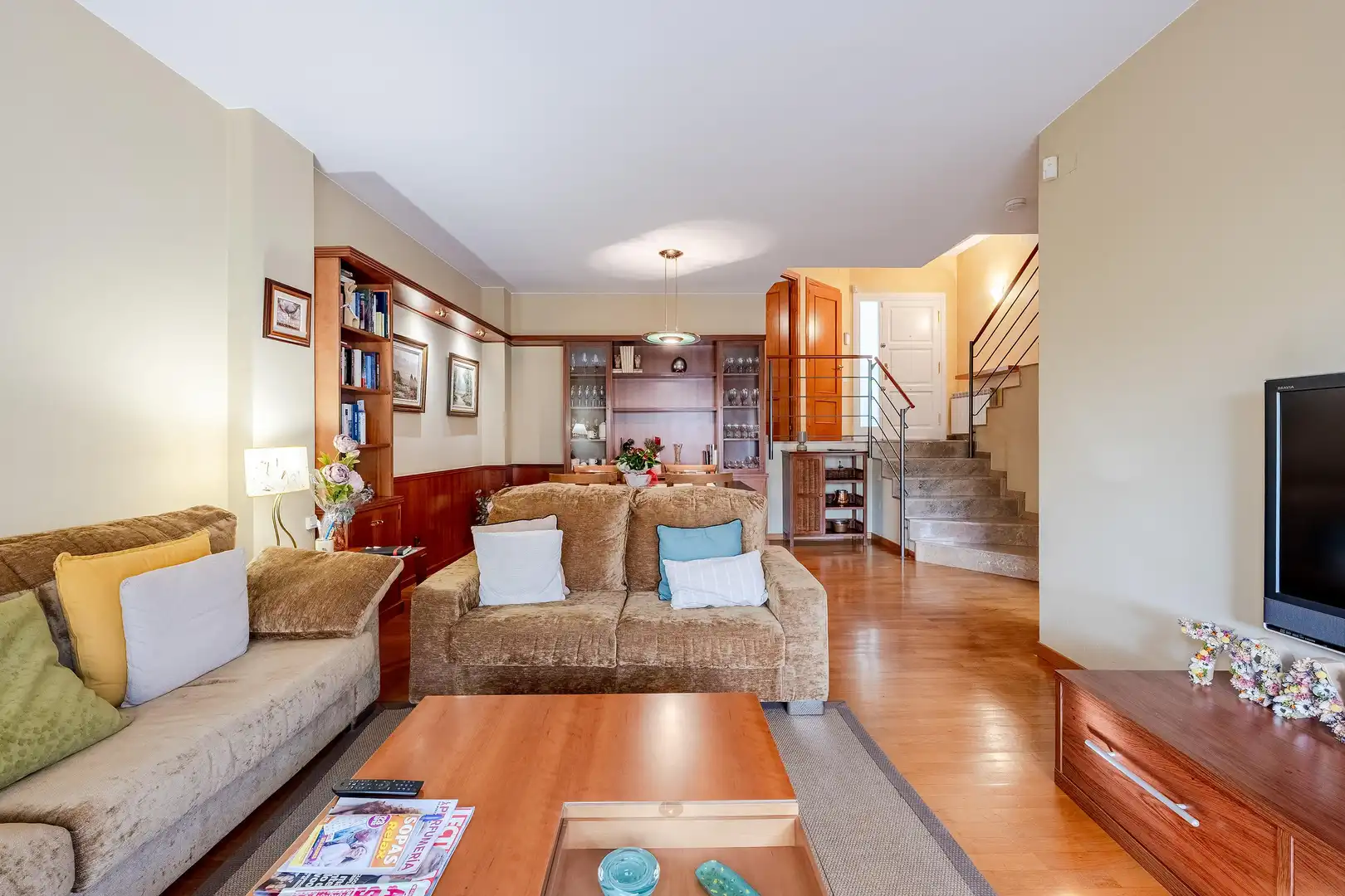 Sala de estar de Casa o chalet en venta en Vallirana con Aire acondicionado, Calefacción y Jardín privado