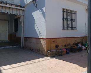 Exterior view of Single-family semi-detached for sale in Mairena del Aljarafe  with Air Conditioner, Terrace and Balcony