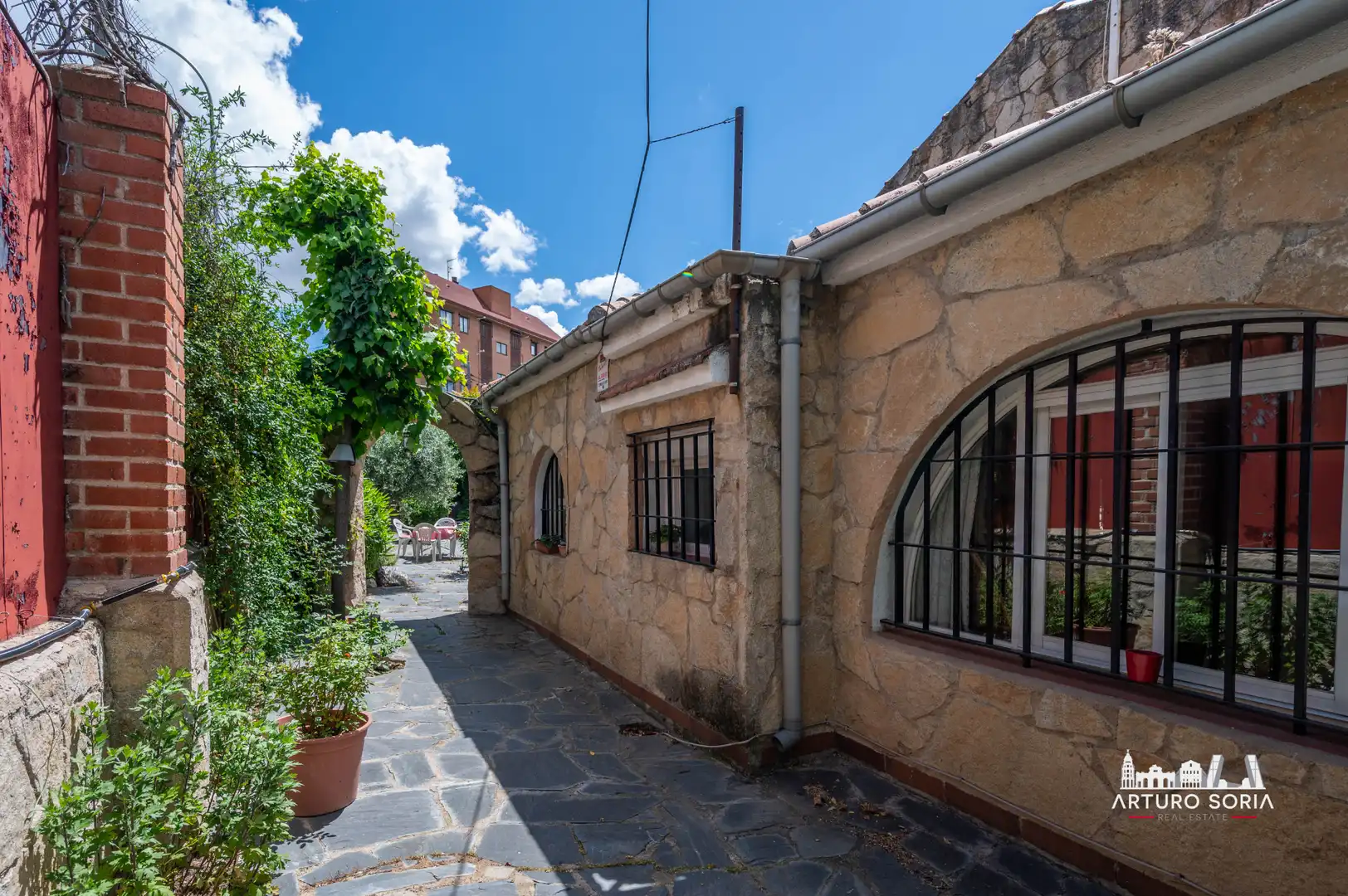 Vista exterior de Casa o chalet en venta en Madrid con Calefacción y Jardín privado